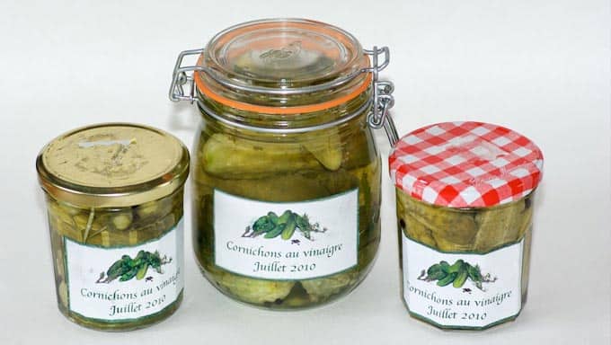 mes bocaux de cornichons avec étiquette