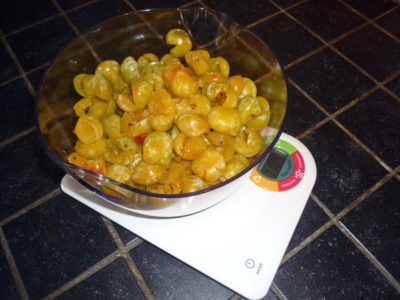 1,100 kg de mirabelles dénoyautées 1,100 kg de mirabelles dénoyautées