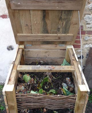 Comment Faire Le Compost Pour Le Potager Quels Dechets