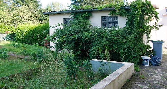 La plate-bande "du garage" lors de la prise en main du nouveau jardin