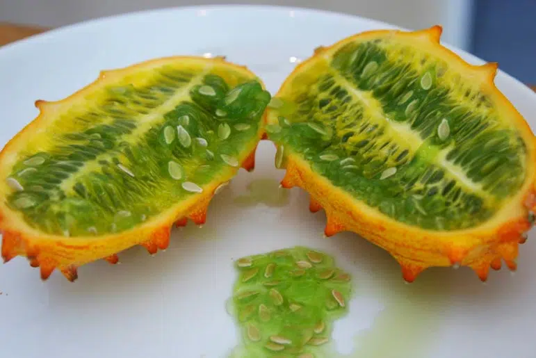 Kiwano prêt à être dégusté