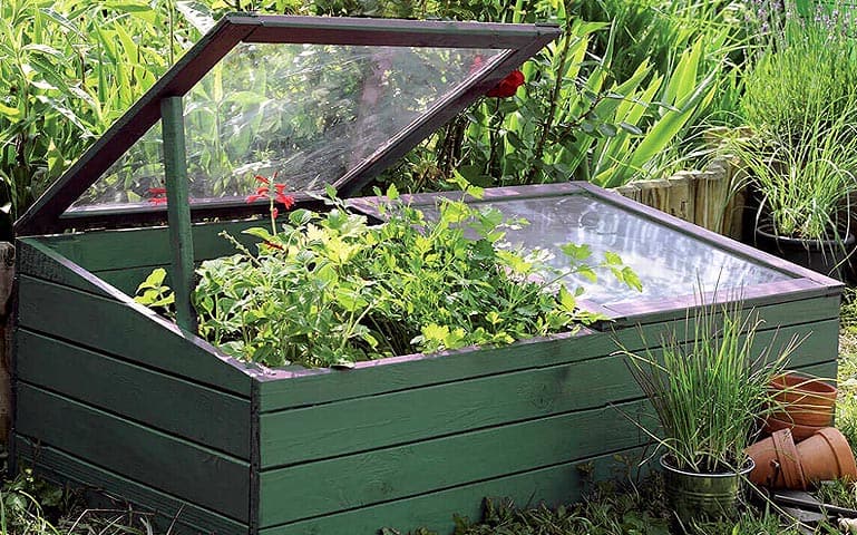 Comment fabriquer une mini serre de jardin ? - Gamm vert