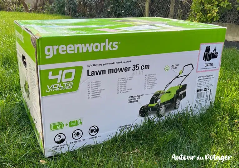 Livraison tondeuse Greenworks dans carton d'emballage