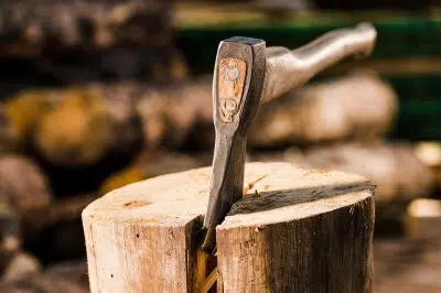 sécher le bois de chauffage avant l'hiver