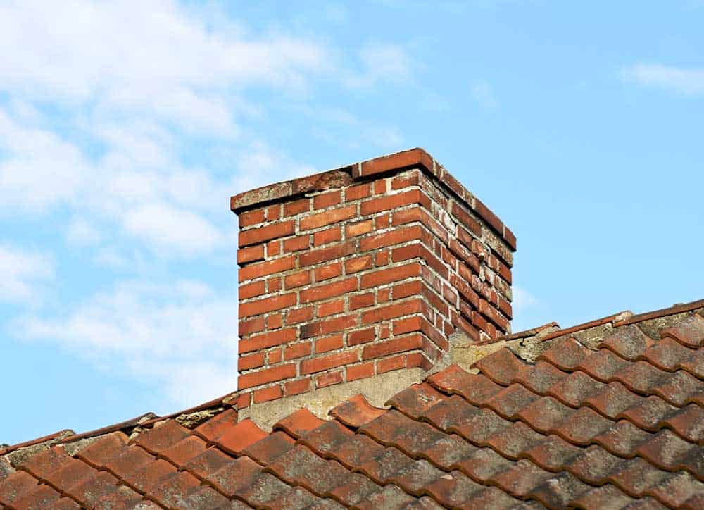 Conduit de cheminée vu de l'extérieur.