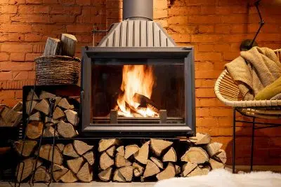 avoir un stock de bois de chauffage suffisant pour l'hiver