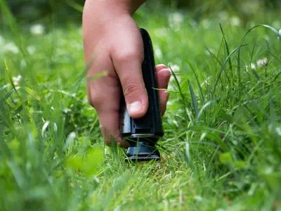 Comment fertiliser son gazon pour un tapis bien vert au printemps ?