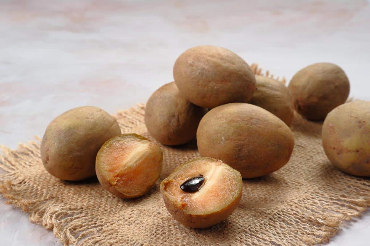 Sapodille, fruit en S