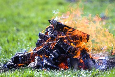 Brûler ses déchets verts