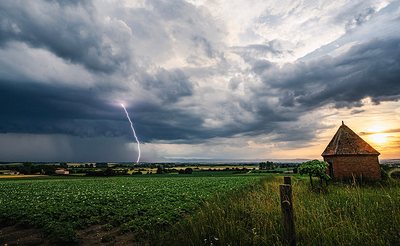 Orage en approche, danger pour le jardin