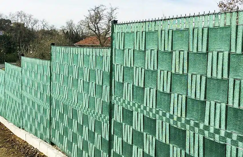 Bandes tricotées pour grillage © brise-vue.com